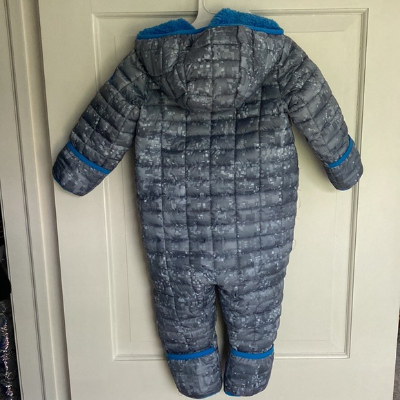 Snozu 24M snowsuit. Excellent condition, fully lined. Hand and feet covers - Picture 3 of 4